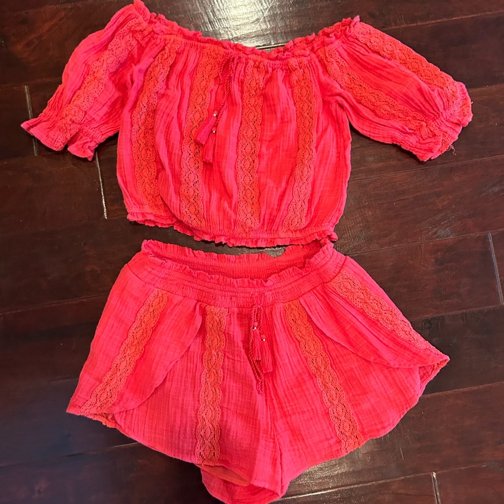american eagle red set with beautiful lace print. size: medium.
